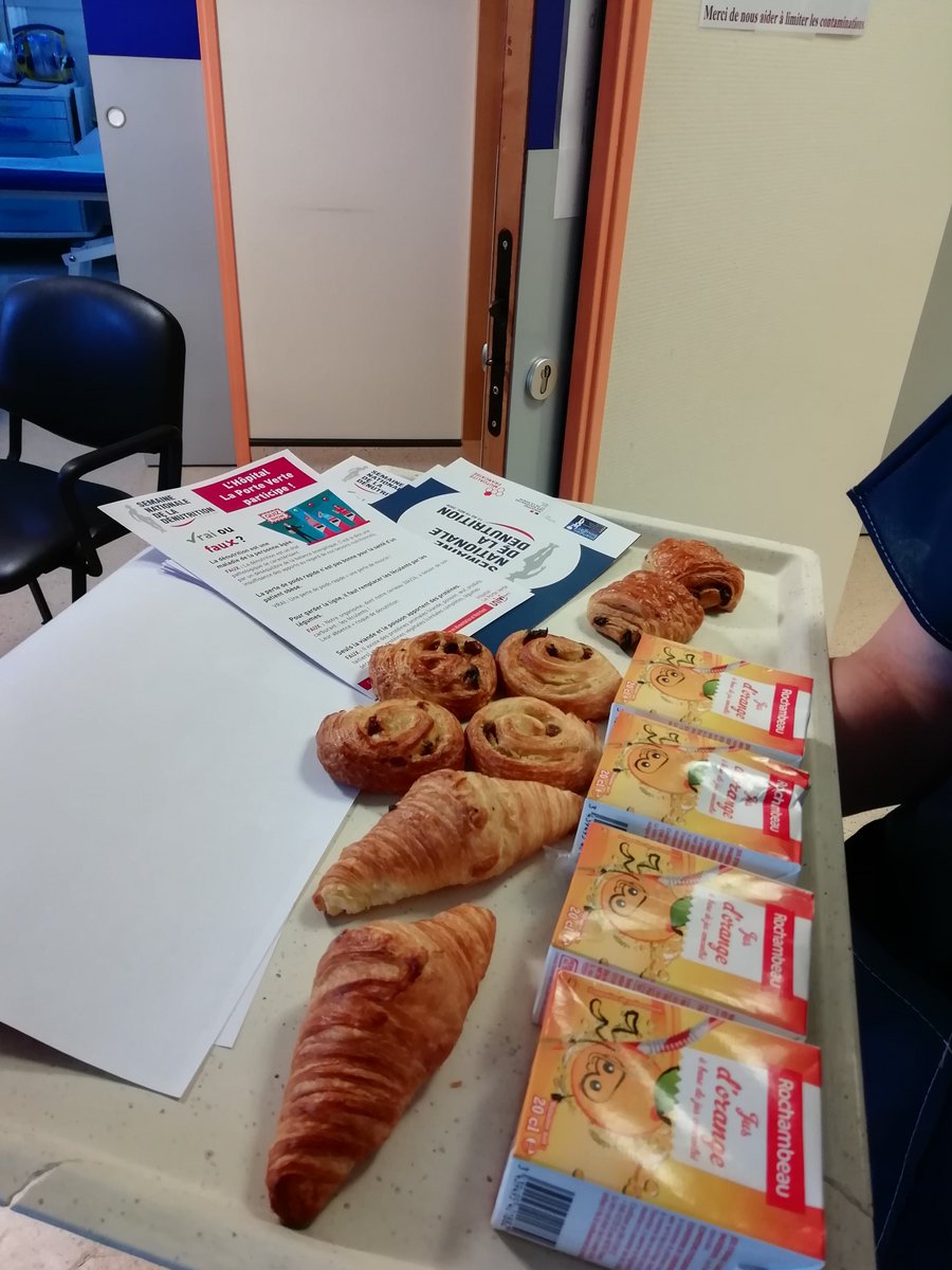 HopLaPorteVerte's tweet photo. #semainedenutrition2020 : livraison d'un petit-déjeuner de sensibilisation à l'ensemble des professionnels de @HopLaPorteVerte ce matin. Et c'est aussi pour le moral ! @stopdenutrition https://t.co/7xynkpMte8