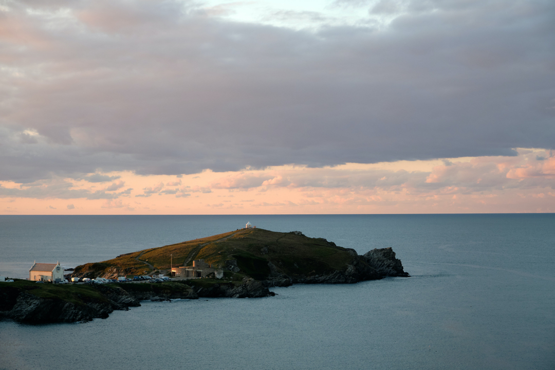 Cornwall offers the freedom to roam in fresh-air, spacious surroundings to the backdrop of awe-inspiring beauty. It is the ideal location for a post-lockdown staycation. We are still taking bookings for December onwards so give us a ring on 01637 872519 to get the best rates.