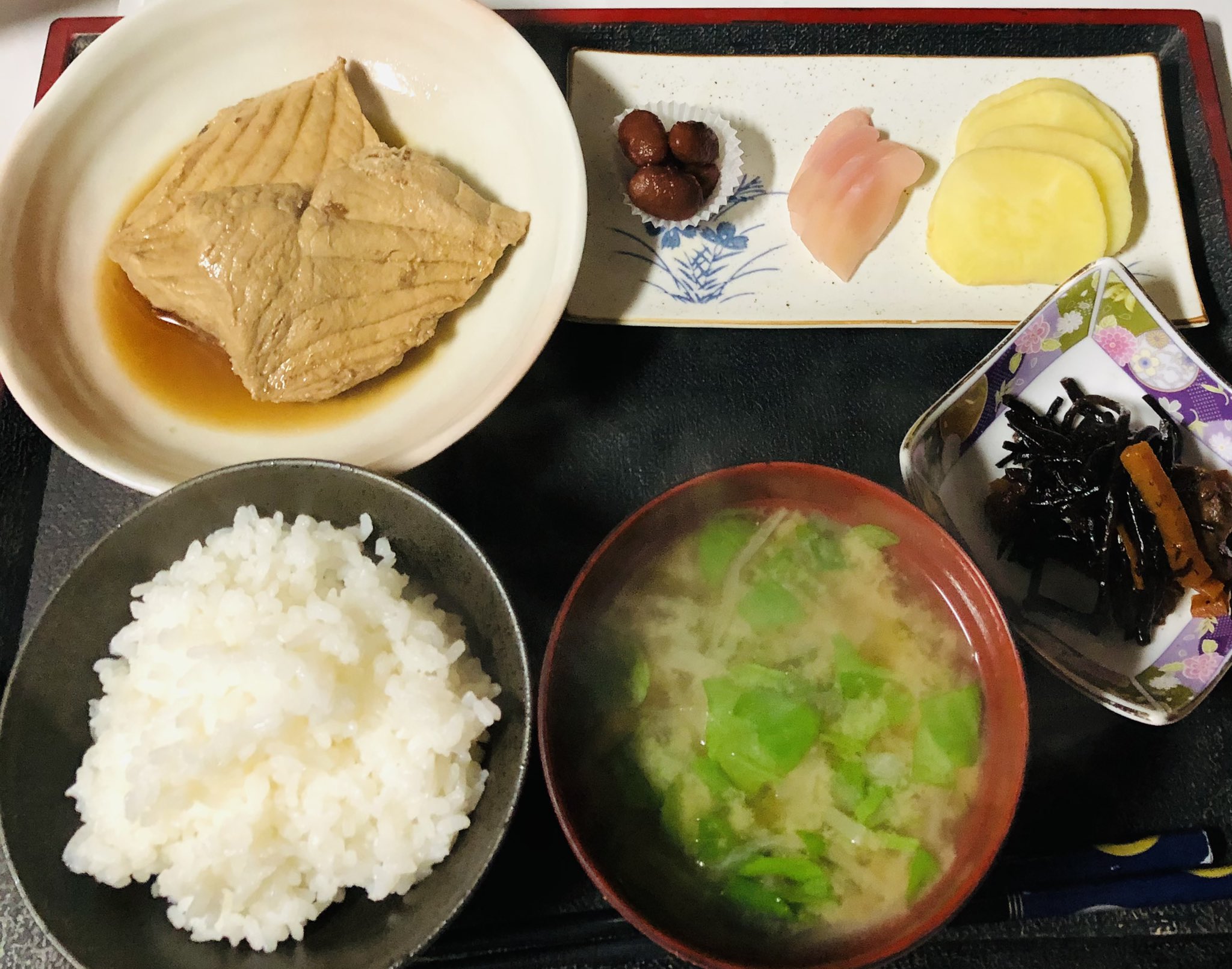 そうしゅ 晩ごはん ごはんと味噌汁 サメの煮付け ひじき煮 金時豆 たくあん 岩下の新生姜 サメ 美味しい ふふ Twitter家庭料理部 料理好きと繋がりたい おうちごはん ひびこれ家飯 モウカザメ T Co Edalbtlawy Twitter