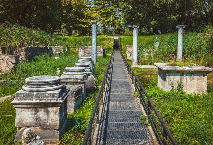 GreeceinSpain's tweet photo. Sumérgete en el fascinante mundo de la Antigua #Macedonia #Grecia siguiendo los pasos de #FilipoII y su hijo, #AlejandroMagno, y visitando los sitios de interés cultural de una región rica en historia @DiscoverGRcom
➡️https://t.co/bKtuETjzu6 https://t.co/x5mbgAw32B
