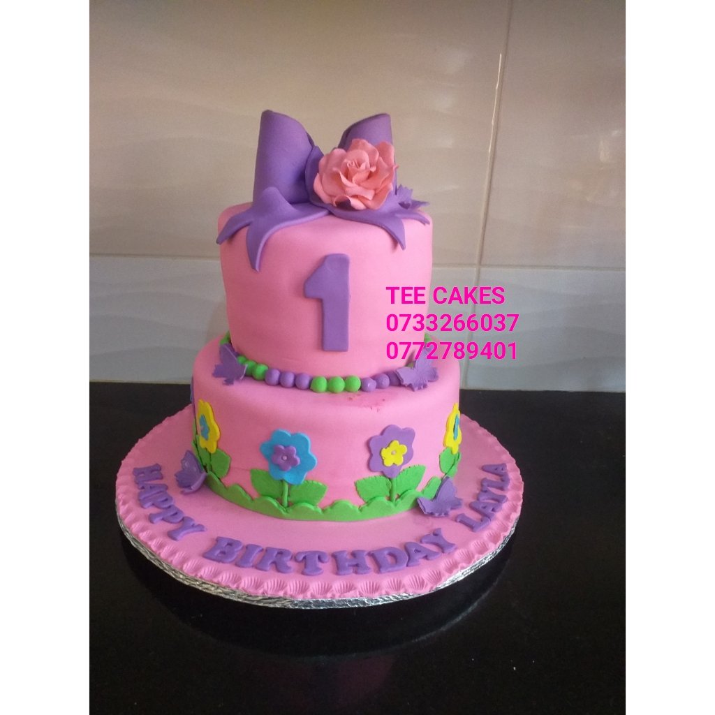 TEECakes10's tweet photo. Cakes for the little girls https://t.co/f5iaNTCFQR