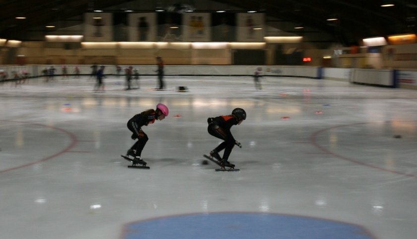 IHCLshorttrack's tweet photo. Mooie video om onze actie voor proeflessen onder de aandacht te brengen

https://t.co/6ikCP6fc1d

Inschrijven via https://t.co/5tzO6e1zAc 
Samenwerking met @IJVL_LEIDEN
@YsclubStompwijk #STGVoorschoten
#KNSB #IJstijd.
 
Mede mogelijk gemaakt door @_vergelijk https://t.co/y9gWCE8Jb5