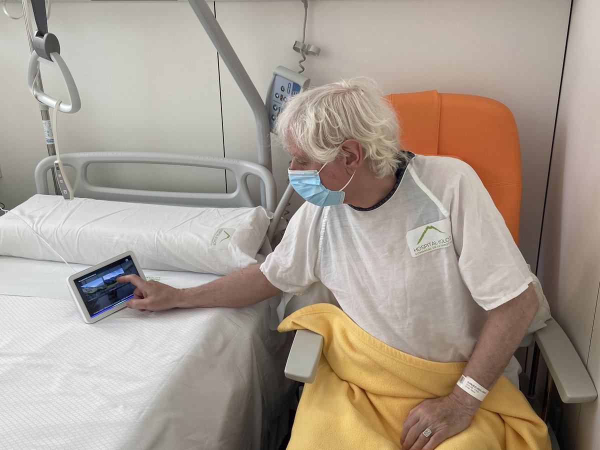 hospiolot's tweet photo. L'Hospital d'Olot i l'empresa @RoboticsYasyt inicien un projecte pilot d'intel·ligència artificial per donar suport a les persones ingressades 

En època de #Covid_19 les noves tecnologies poden ajudar a millorar les situacions d'aïllament #hospiolot https://t.co/z2PsG65dWf https://t.co/YNWPberjlP
