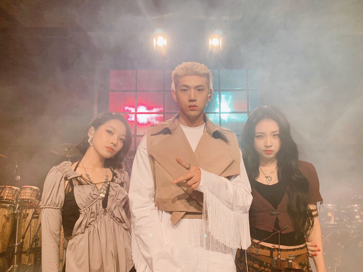 [#KARD]
🔥목요일은 칻요일🔥
잠시 후 9시 THE KOLOR에 KARD가 함께 합니다🖤
KARD가 KARD한 시간❗️ 잠시 후 만나요😘

#BM #SOMIN #JIWOO
#카드 #비엠 #전소민 #전지우
#MBC_M #THE_KOLOR