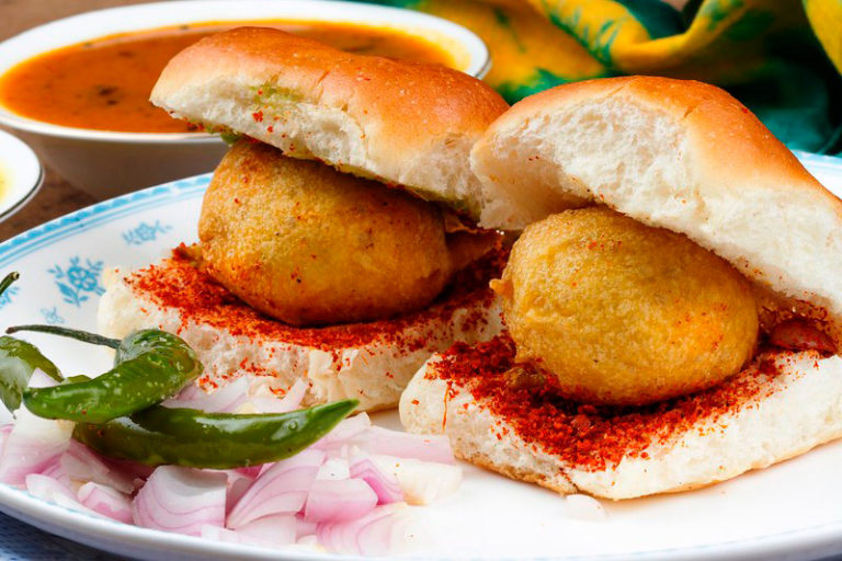 30stades's tweet photo. How much do you know about Maharashtrian cuisine?
.
.
Explore this little-known cuisine at https://t.co/tLNIcpHbL7

#MaharashtrianFood #IndianArtandCulture #IndianFood #IndianCuisine #Traditionalfood #Veg #Recipe #Foodimages #Foodphotography #Food @30stades https://t.co/6KVAB9fNi4