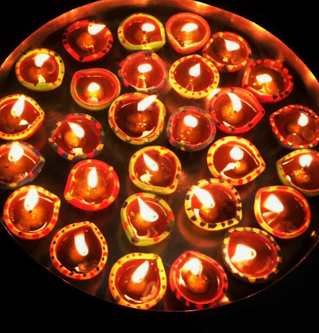 SunilCollection's tweet photo. May millions of lamps illuminate your life with endless joy and prosperity. Country Collection wishes you and your family a "SPARKLING DIWALI "
#diwali #festive #india #lights #decorations #diya #sweets #diwaligifts #happydiwali #deepawali #indian #rangoli #FestivalofLights https://t.co/KoT5yF8MB6