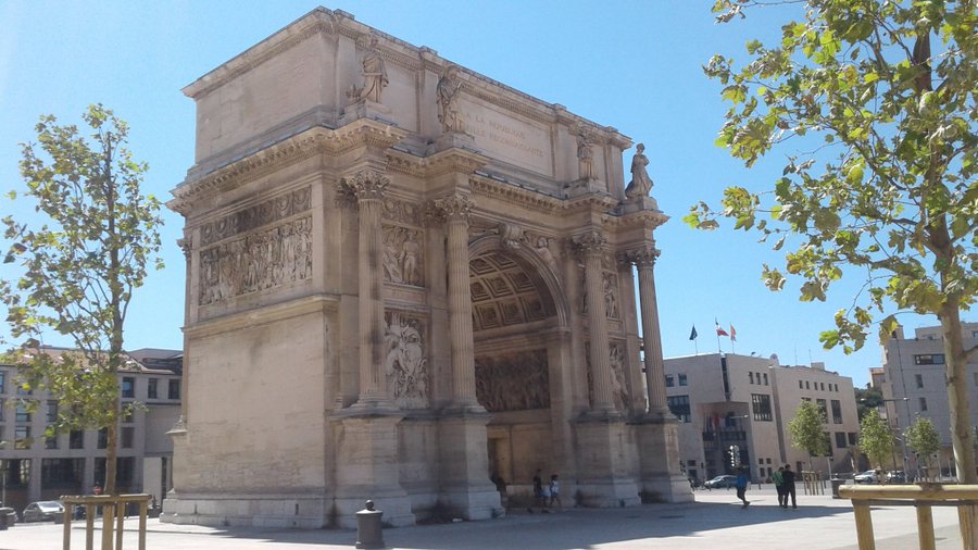 L' Arc de Triomphe à la Marseillaise.

#CotedAzurFrance  #OnaTousBesoinDuSud #MagnifiqueFrance #Marseille   #BaladeSympa #JeudiPhoto 
#SecretsdAutomne #ArcdeTriomphe #PortedAix