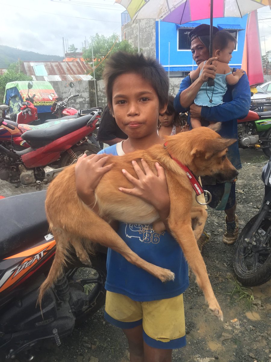 ANCALERTS's tweet photo. “Leave no one behind.” Residents of Kasiglahan 1, San Jose, Rodriguez, Rizal with their rescued pets.

Some portions of the village remain inundated with waist-deep waters following heavy downpour due to #UlyssesPH. https://t.co/KJzdjXCdZv | via @InaReformina
