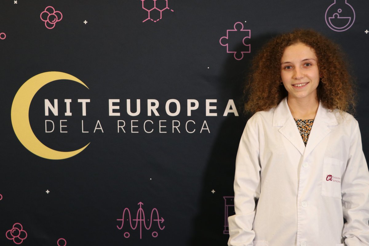 cienciaURV's tweet photo. Us presentem la M. Ángeles, la Sandra i l'Aitor, que fan recerca a @bioquimicaURV. Us demostraran que per veure la ciència que s'amaga dins d'una copa de vi 🍷no cal només tastar-lo. Amb l'observació 👀podrem descobrir-hi moltes coses interessants!. #NitRecercaTGN20 #NitRecerCAT https://t.co/3BTXEg06Wg