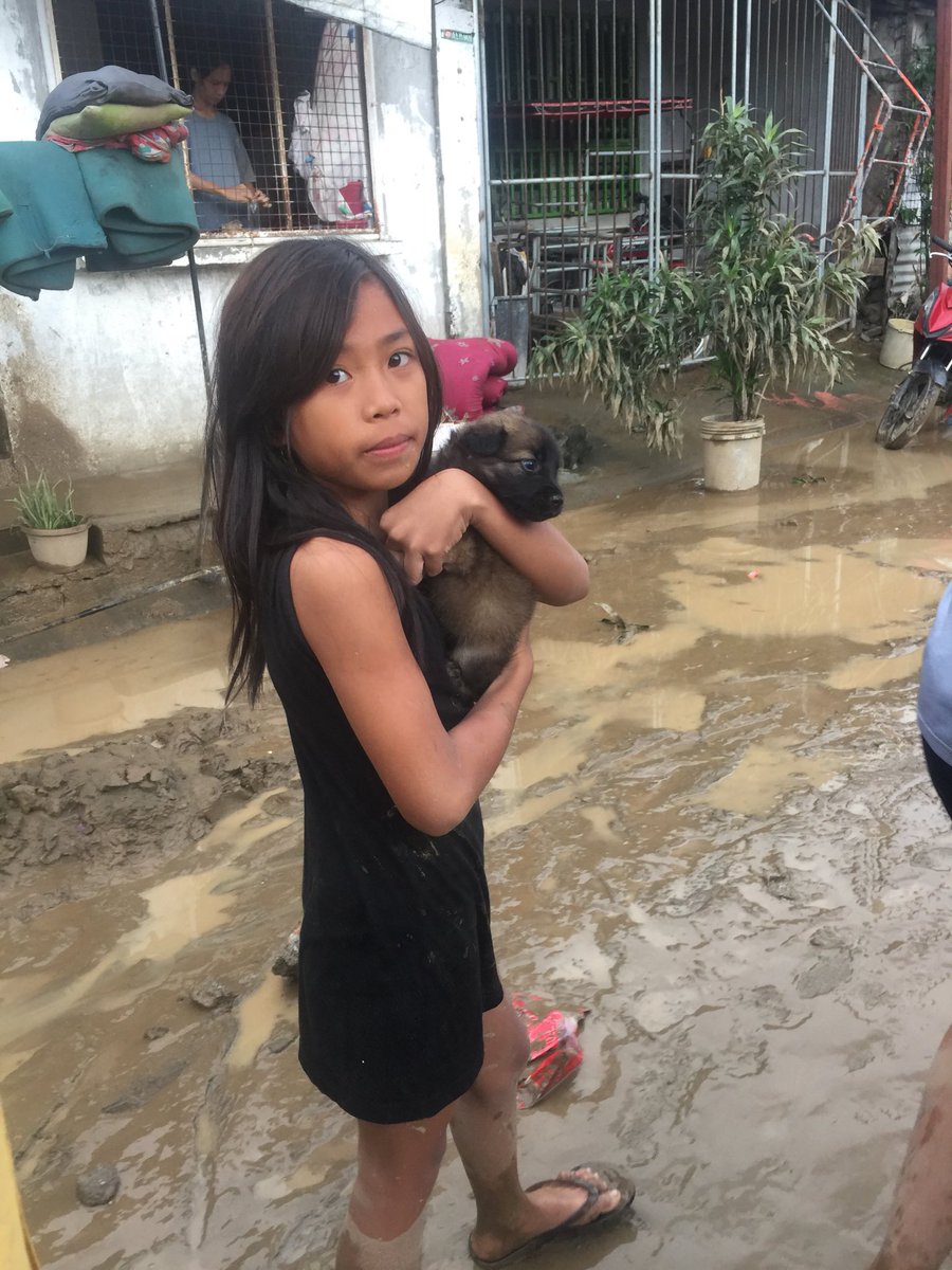 ANCALERTS's tweet photo. “Leave no one behind.” Residents of Kasiglahan 1, San Jose, Rodriguez, Rizal with their rescued pets.

Some portions of the village remain inundated with waist-deep waters following heavy downpour due to #UlyssesPH. https://t.co/KJzdjXCdZv | via @InaReformina