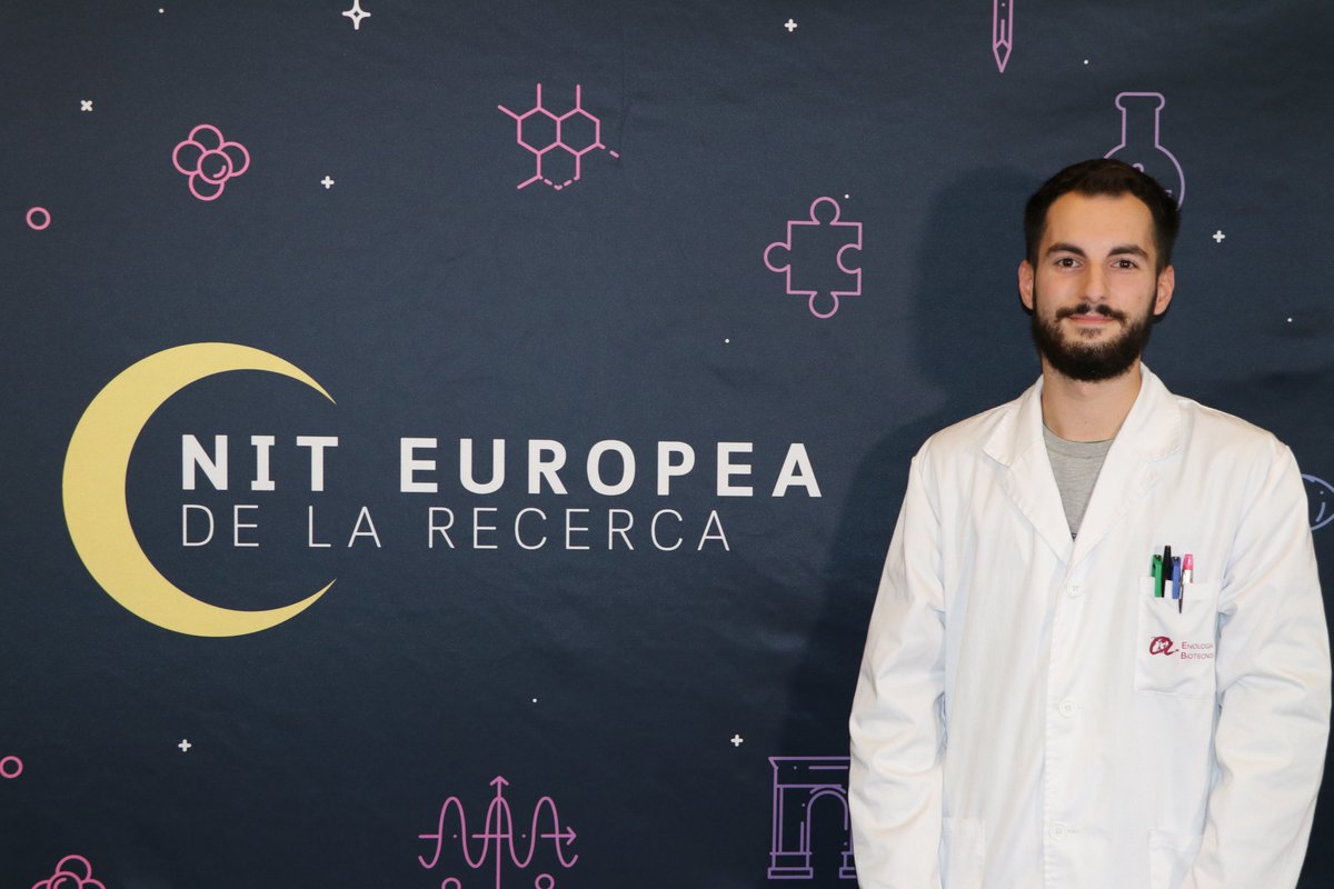 cienciaURV's tweet photo. Us presentem la M. Ángeles, la Sandra i l'Aitor, que fan recerca a @bioquimicaURV. Us demostraran que per veure la ciència que s'amaga dins d'una copa de vi 🍷no cal només tastar-lo. Amb l'observació 👀podrem descobrir-hi moltes coses interessants!. #NitRecercaTGN20 #NitRecerCAT https://t.co/3BTXEg06Wg