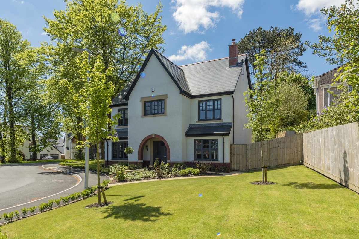 #ThrowbackThursday to one of our most attractive developments, Howells’ Reach, situated in the highly sought-after suburb of Derwen Fawr in Swansea #waterstonehomes #mywaterstonehome #builtforlife #howellsreach #luxurynewhome