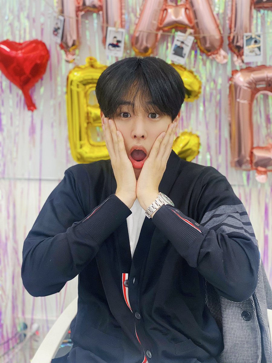 VICTON1109's tweet photo. [#빅톤] 2020.11.12 💙🐶🐥💛

오늘은 세상에서 가장 빛나는
강쥐 뿅아리의 생일🎂
병차니의 생일을 축하해주신
앨리스 감사합니다🥺

병찬이의 은니가
더욱 반짝이도록 많이 축하해주세요🌟

💙💛해피해피병찬데이💛💙

#VICTON #HAPPY_BYUNGCHAN_DAY
#ByungChan #최병찬 #병찬
#AlwaysWithByungchan https://t.co/gLlBh3Zk20