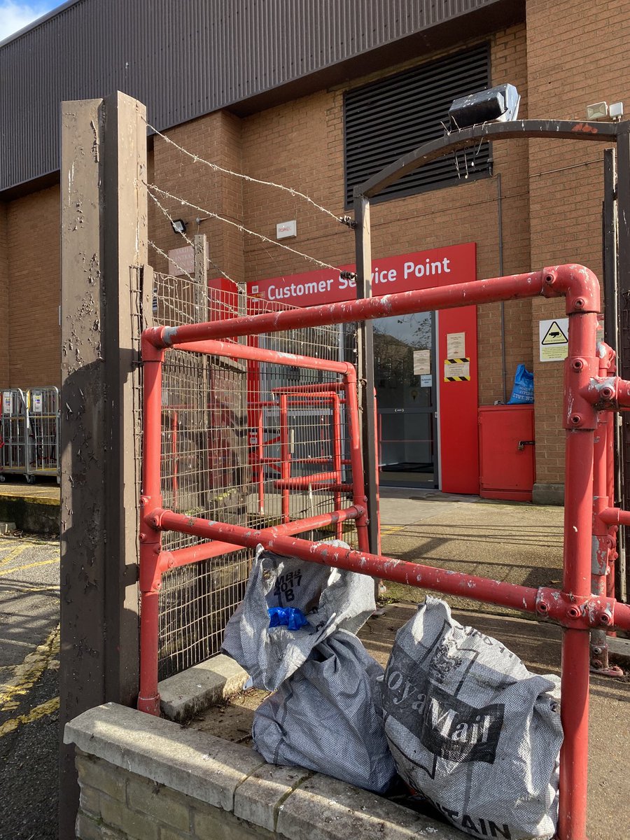 alison_fure's tweet photo. I guess I can’t be held to account for fly tipping your own rubbish back to you #ownyoursh*t  #Hogsmillriver @RoyalMailHelp⁩ #Royalmailhelpisnohelp https://t.co/mak0Cmebv3