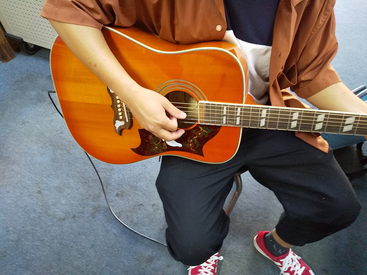 Guitar_Shop_BYG's tweet photo. #本日のギター修理

乾燥するこの季節。
木でできているギターはその影響を受けやすく、演奏性にも変化がでてきます。
アコースティックギターは特にチェックやメンテナンスをおすすめします。
お気軽にご相談ください。 https://t.co/senw5GVqBD