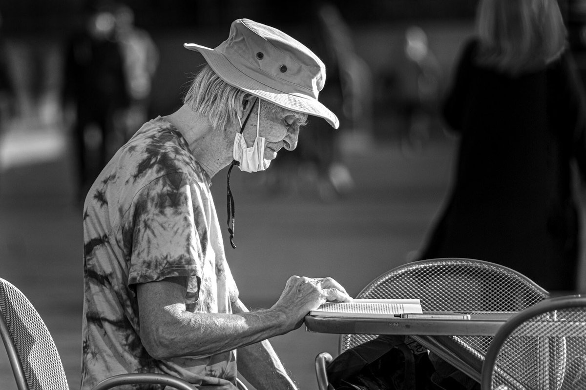 Escape
#FujiXT3
400mm-1/420@ƒ5.6-ISO640

#reading #newnormal #books #streetstyle #lostinabook #sunshine #hat #alonetogether #coronavirus #pandemic #covid19 #photojournalism #candid #streetphotography #Fujifilm #BatteryParkCity #citylife #NewYorkStories #Documentary #fujifeed