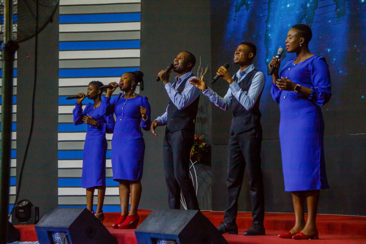 GHCHq's tweet photo. Worship
Highlights from yesterday's #CommunionService @ghchq.
You reign
You Ancient Zion's King
Kadosh Kadosh
You are mighty on your throne...

#IntentionalLiving #gharvest #StandingStrong #worship #gharvest #SureVictory #CarefulAndNotFearful #StaySteadfast #TooFaithfulToFail https://t.co/lJeambuUwo