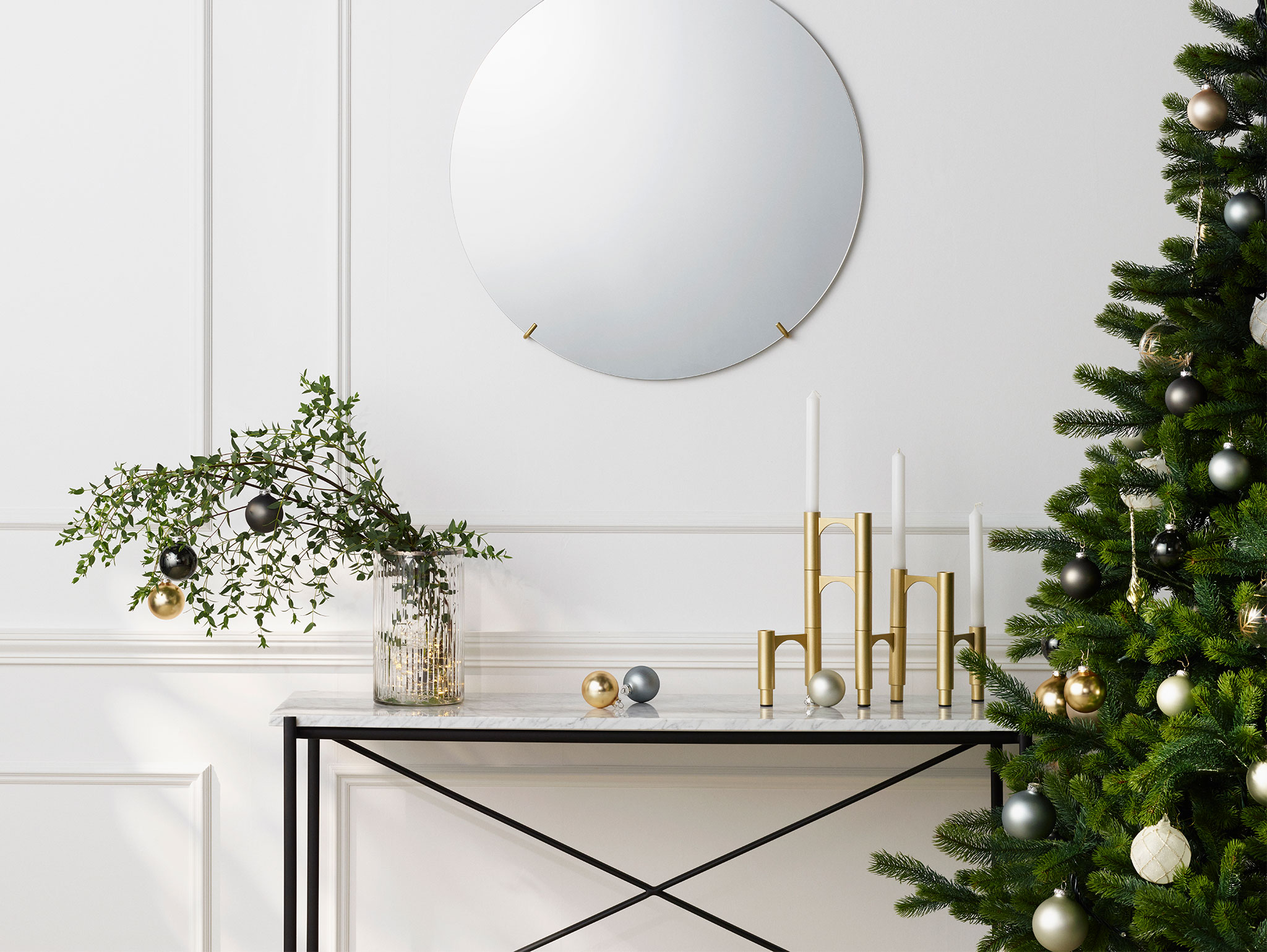 Living Motif いよいよ本日よりクリスマスアイテムの販売開始です 心を癒す 穏やかな光の世界 Christmas Collection 気心の知れた家族や親しい友達と静かに過ごすクリスマス キャンドルやテーブルランプのほのかな光を添えて 温かみのある和やか