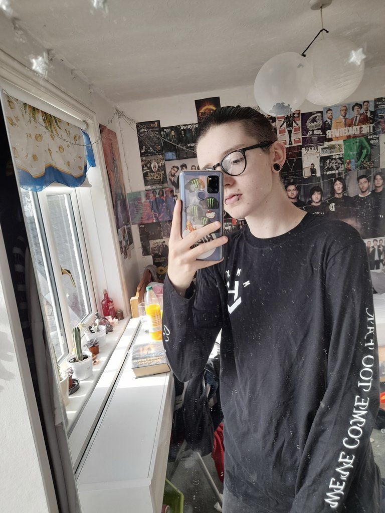 freezerjuice's tweet photo. In love with my new @highvisionsuk longsleeve 🥰 https://t.co/g6jgBLUl5X