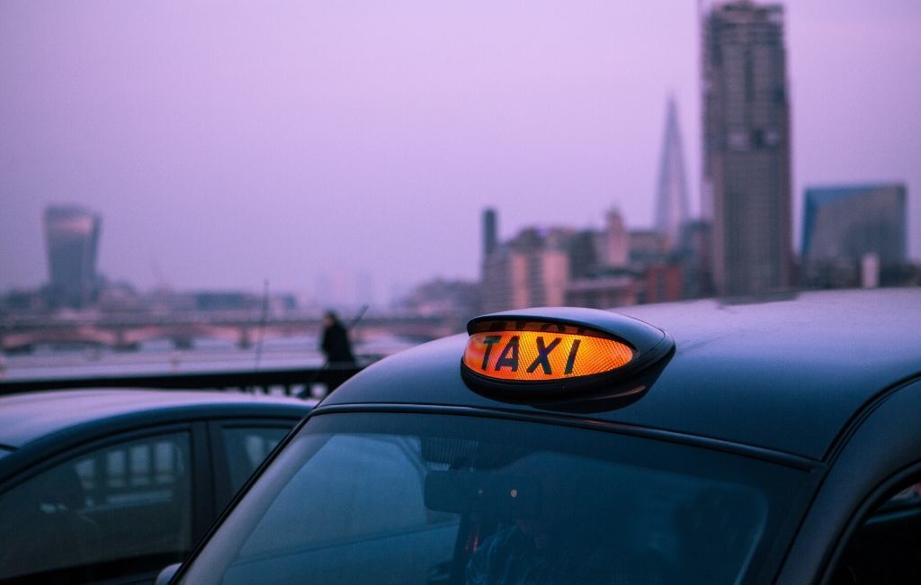 🇬🇧 OP DE BLOG > > Tips &amp; Advies voor het nemen van de Taxi in Londen > >  buff.ly/2ENF266