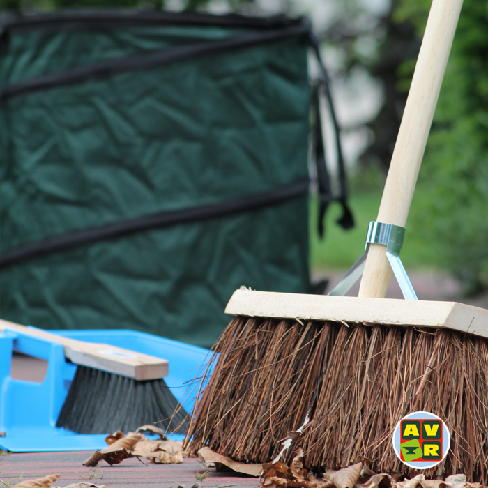avrtools1849's tweet photo. 🍂🍃🍁Om de afgevallen bladeren op de bestrating op te ruimen zijn deze gereedschappen onmisbaar. 🍂 🍃🍁
https://t.co/vx4bjwgSeD https://t.co/0RW6De0ICQ