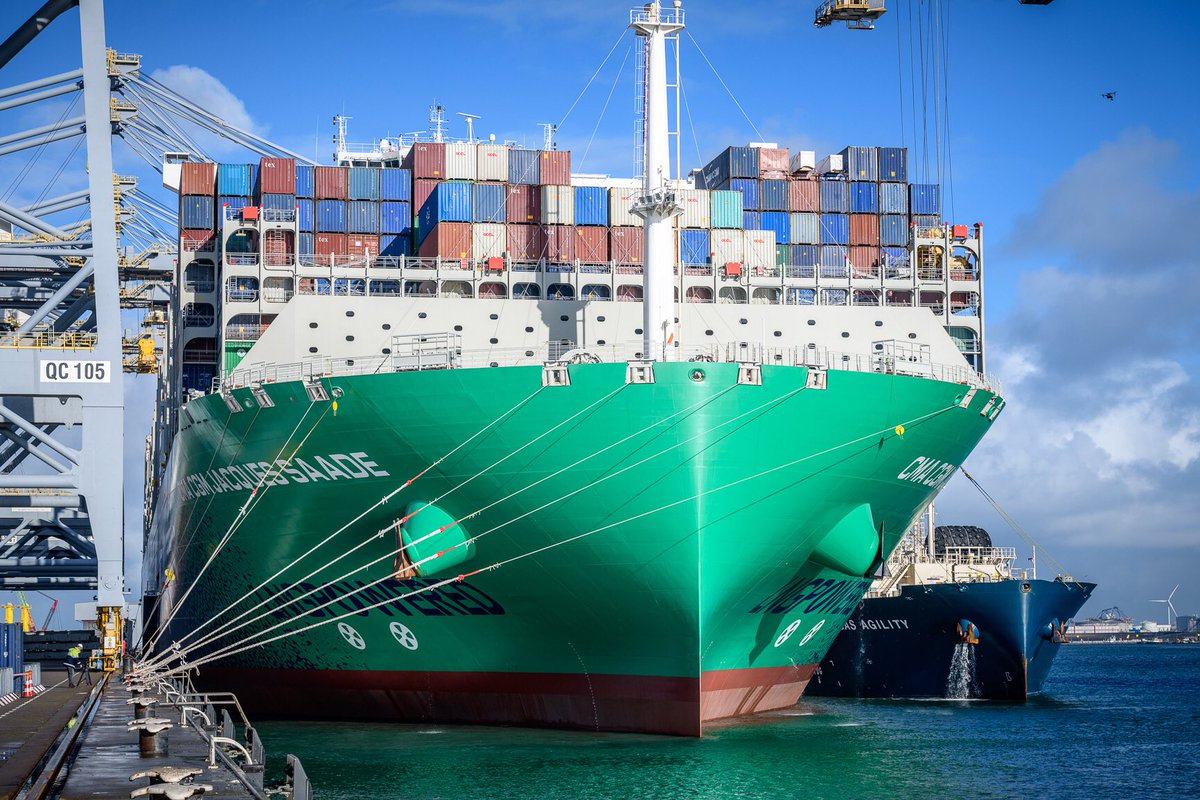RodolpheSaade's tweet image. The energy transition is underway at #CMACGM . Today, our flagship is #LNG -Powered. By 2022, our fleet of LNG-Powered vessels will be 26 strong. Congratulations to all the teams who made this major milestone possible.