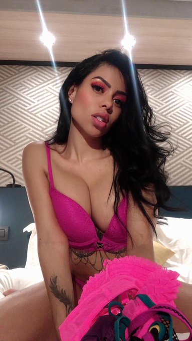 Los videos m&aacute;s calientes en mis ONLYFANS y dime que esta es la &uacute;nica forma en que hablo con mis fans