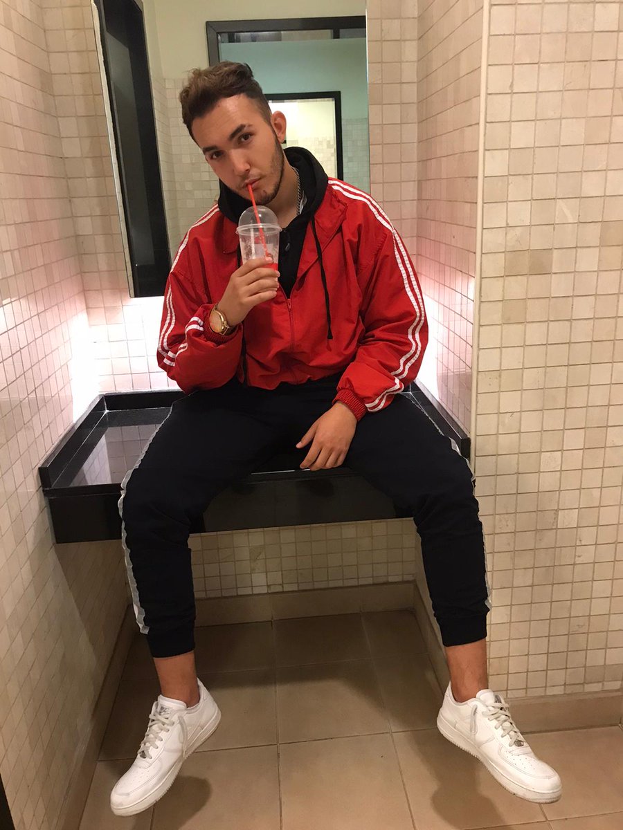 Küfür şeytana mahsustur, tövbe insana! Aşk kadına yakışır, sevmek adama...