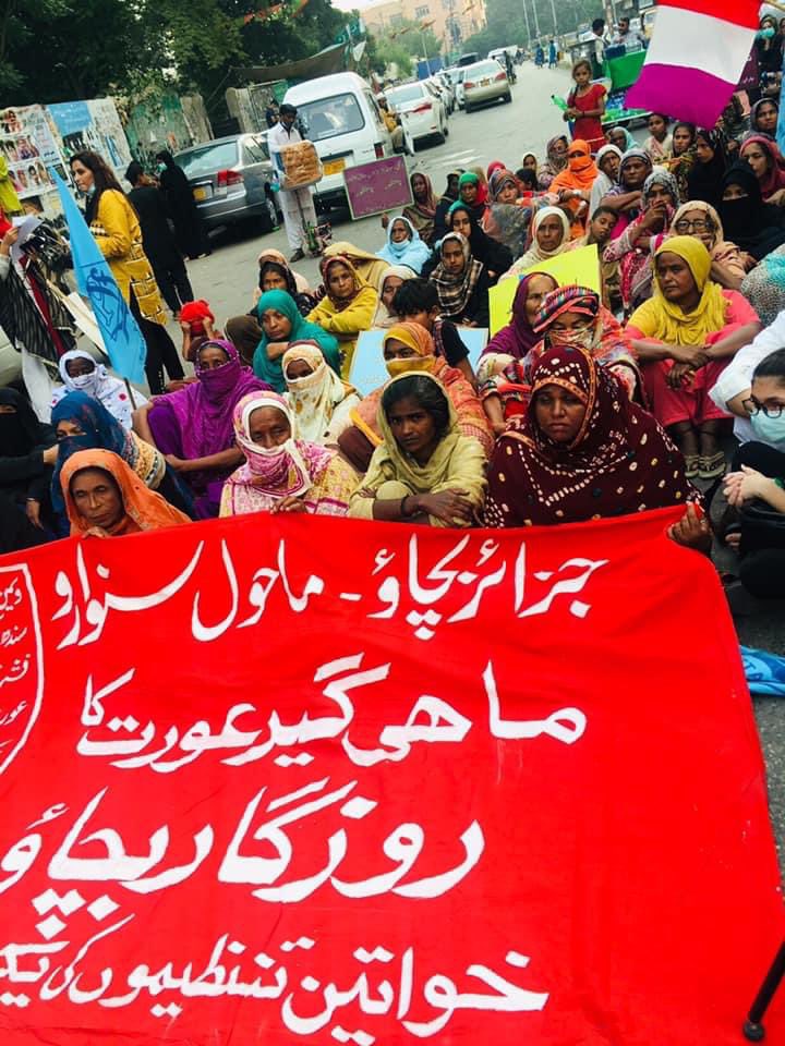 MushRajpar's tweet photo. Women March in #Karachi against unconstitutional federal ordinance that seeks annexation of -#Sindh Islands @amarsindhu @Arfanamallah66 @Gulalai_Ismail @marvisirmed @AyazLatifPalijo https://t.co/YayFqqEuDU