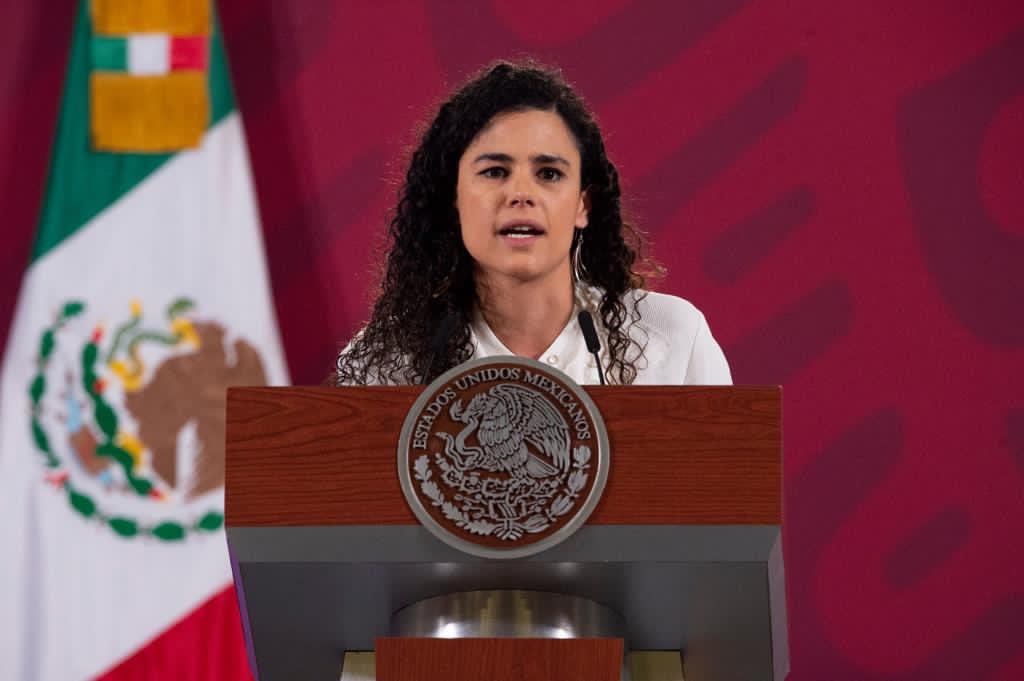 GobiernoMX's tweet photo. Presentamos una propuesta de reforma en materia de subcontratación para terminar con los abusos de este mecanismo.

Protegeremos los derechos de las y los trabajadores y garantizaremos un mercado laboral más justo. 

“El trabajo es un derecho, no una mercancía”: @LuisaAlcalde https://t.co/JvCL8T9XW7