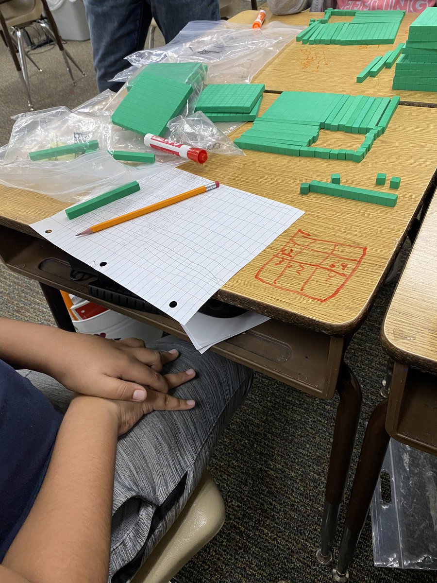 k_novak64's tweet photo. Hardy’s Ss modeling multiplication of decimals! @WISDHardy @WillisSchools https://t.co/EphBK9Xfyj