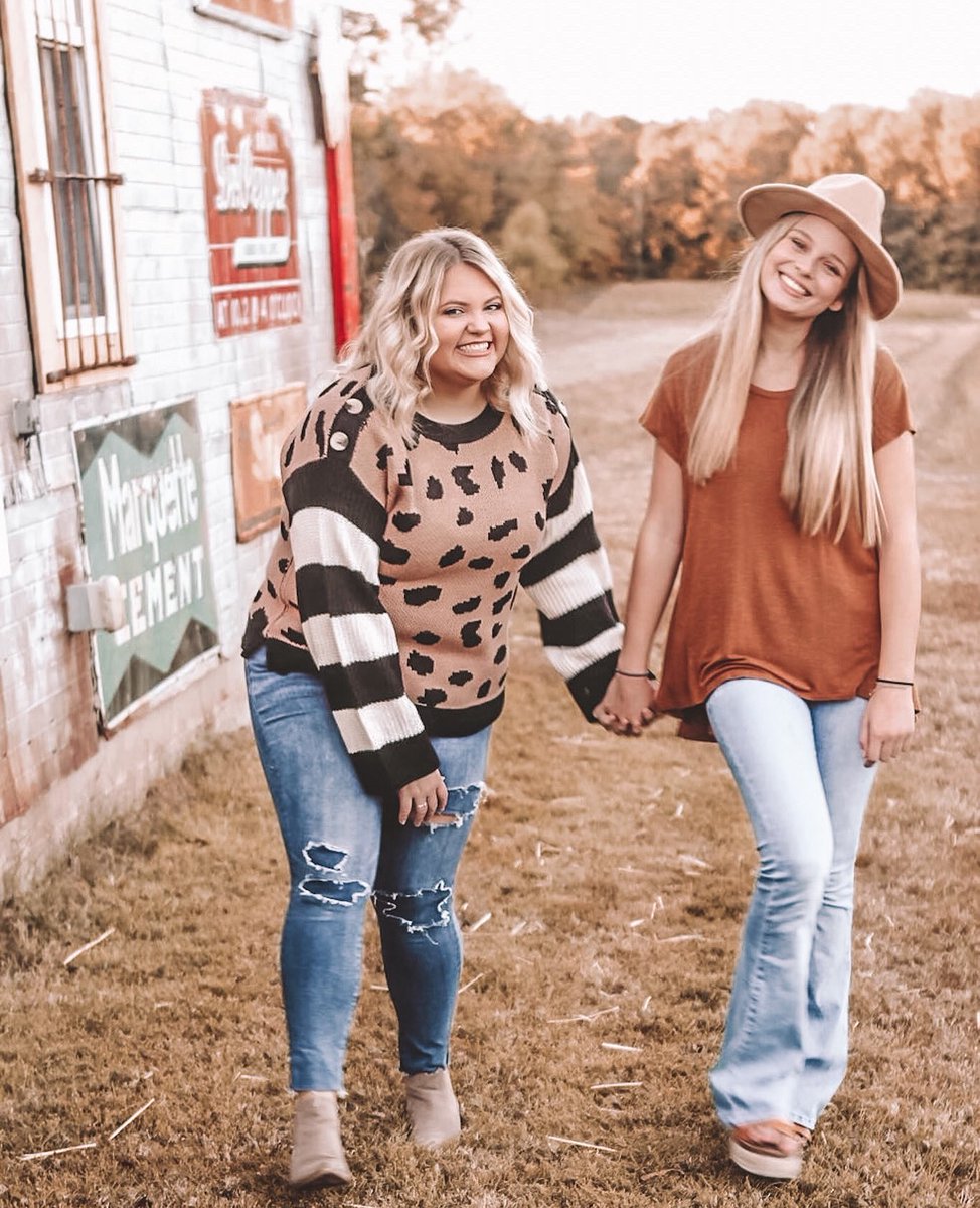 During this month of gratitude we sure are thankful for our sisters who double as roommates! ♡ ♡ ♡