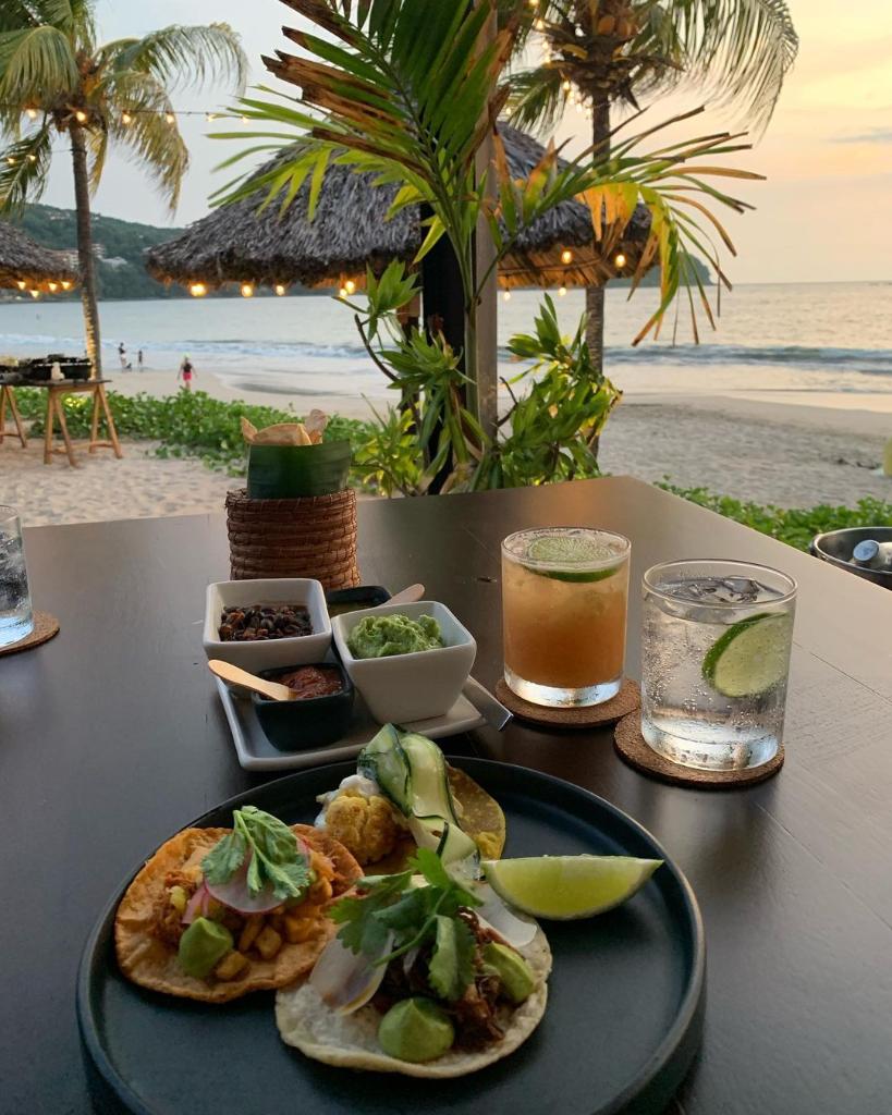 Tacos, cocktails, and palm trees. Is there a better vacation combination? 

Photos via @the.wright.time