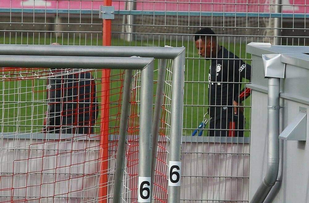 CrBayern's tweet photo. Boateng en entrenamiento individual, creo que su cara lo dice todo sobre la noticia de hoy!! https://t.co/bLOPPKXILC