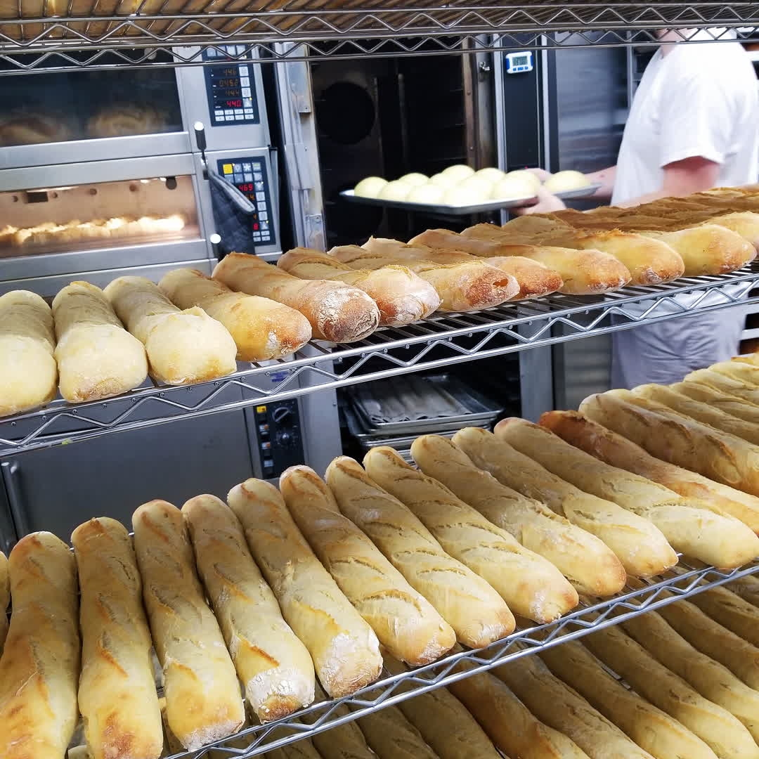 breadologie's tweet photo. Fun Fact: Did you know during the 1900's, records allege that the French consumed not one, not two, but three baguettes per person daily! Honestly, its so tasty! I'll have it for breakfast, lunch, &amp; dinner! 🥖🥖🥖🇫🇷👩‍🎨 #funfact #baguette #french #breadhistory https://t.co/8DDFssGKWM