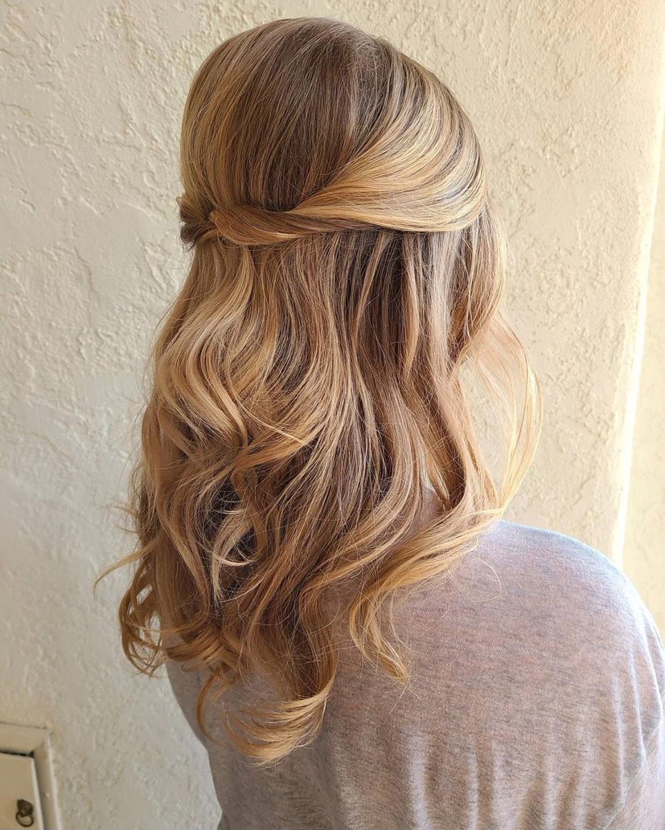 WarPaintMakeup's tweet photo. Can’t decide between up or down? This beautiful, classic half-up hairstyle gives you the best of both worlds!
Hair by #ArtisanKeely
#warpaintbeauty #beautyagency #WPIBride https://t.co/rjqlPilbkN