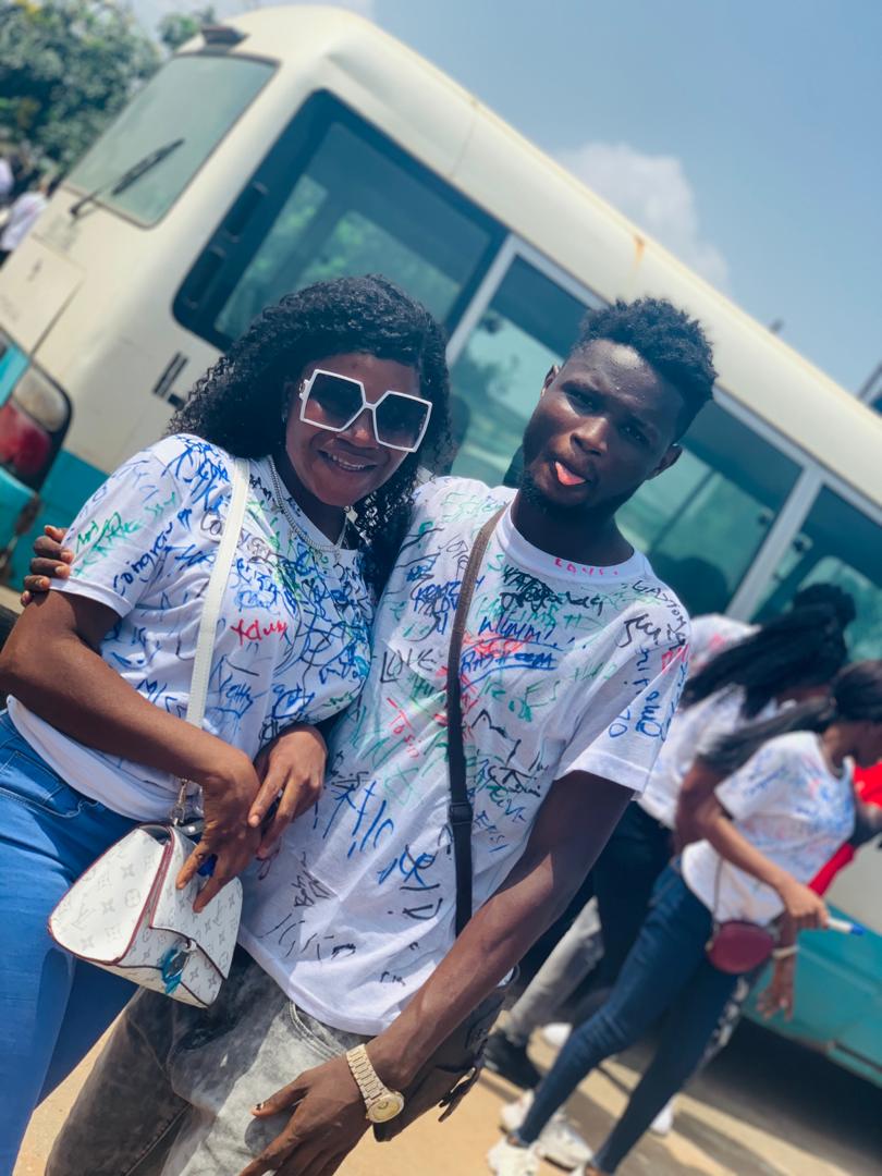 rencesnkrs's tweet photo. Can't Thank God Enough 🙏😇
Class 2020! Delay Ain't Denial ❗
Sign Out ✔️✔️ @Nattyoflagos
#classof2020 #Djrence ABT
#LegendStarGirlErica
#IStandWithTheNigerianYouth #ABetterTime https://t.co/14p4Cgt58B