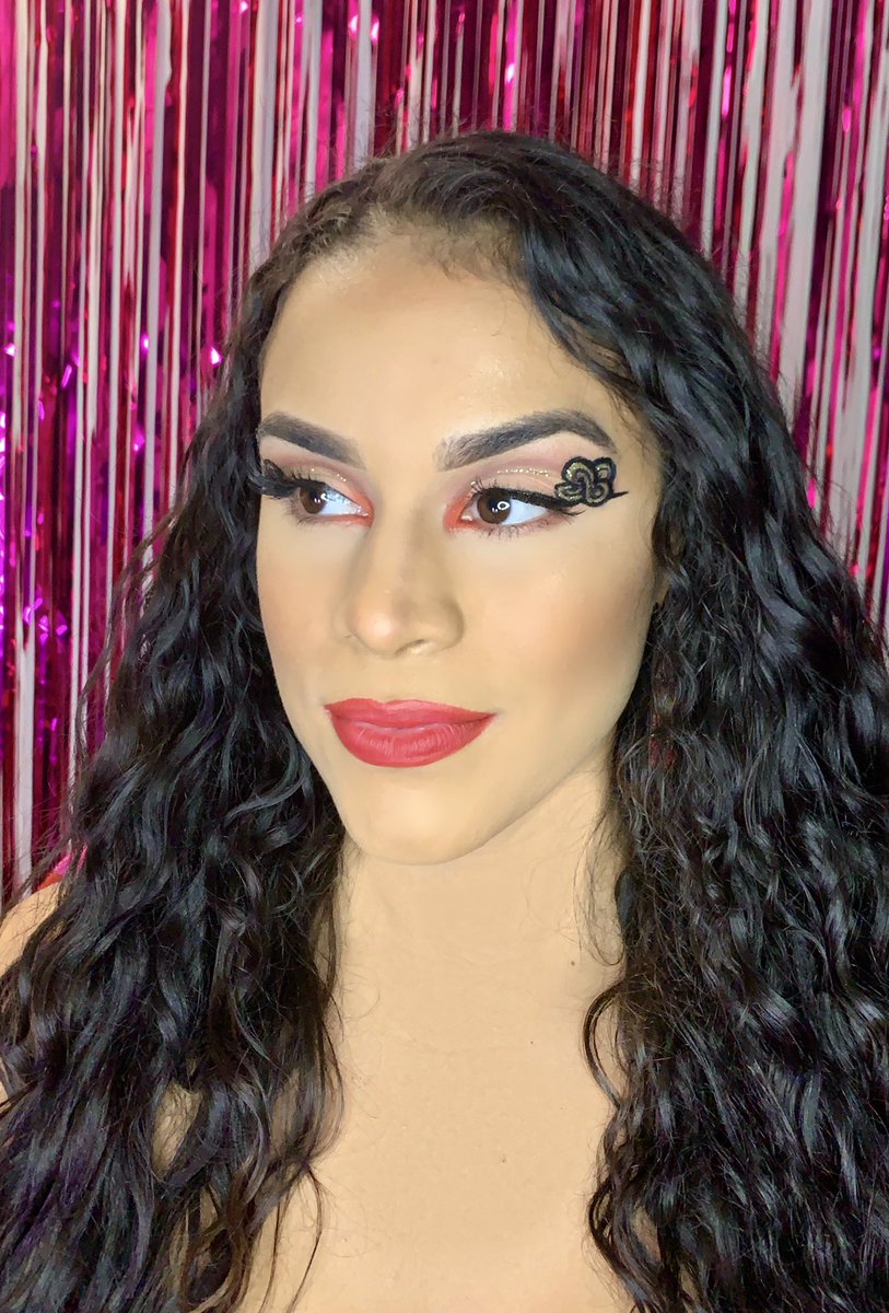 VanityLabCo's tweet image. Happy Native American Heritage Month 🤎
#NativeAmericanHeritageMonth #NativeAmerican #mua #makeuplooks #NYC #native #beautylover #November