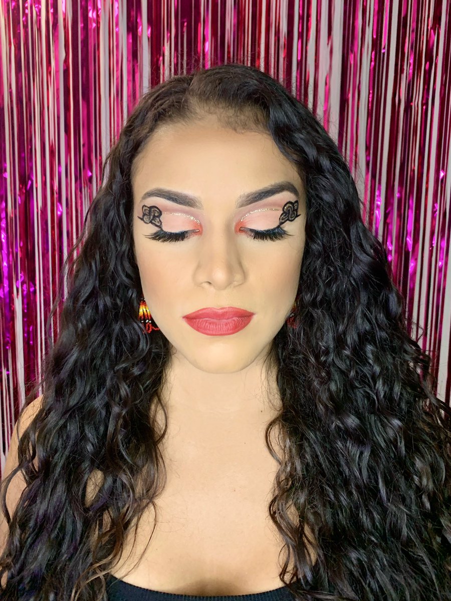 VanityLabCo's tweet image. Happy Native American Heritage Month 🤎
#NativeAmericanHeritageMonth #NativeAmerican #mua #makeuplooks #NYC #native #beautylover #November