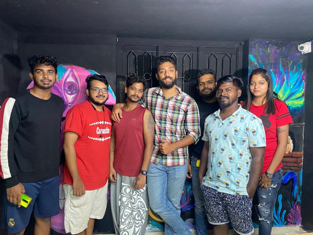 RojanRoy5's tweet photo. With the man himself @imVChakravarthi @chakaravarthy29 one of the best find in this season of IPL 2020..💯🤩 #CV #KKR #IPL2020 #Fanboy #TamilNadu https://t.co/OGW8OVR3q3