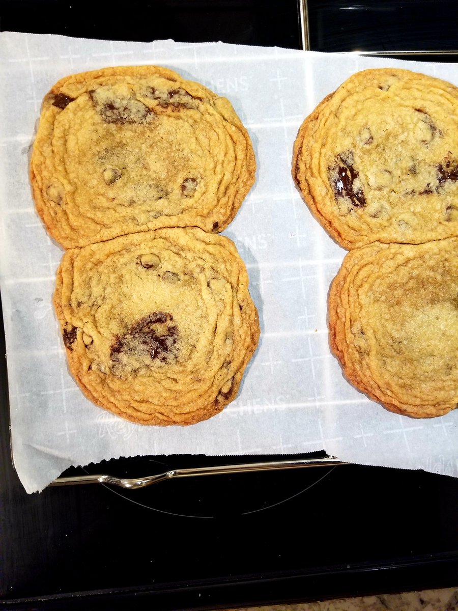 mahtaab_b_w's tweet photo. Made @sarahkieffer's Pan Banging Cookies yesterday. Do they remind anyone else of telophase? #mitosis #MsKinneWouldBeProud #sciencerulez https://t.co/DPMygmpQ7I