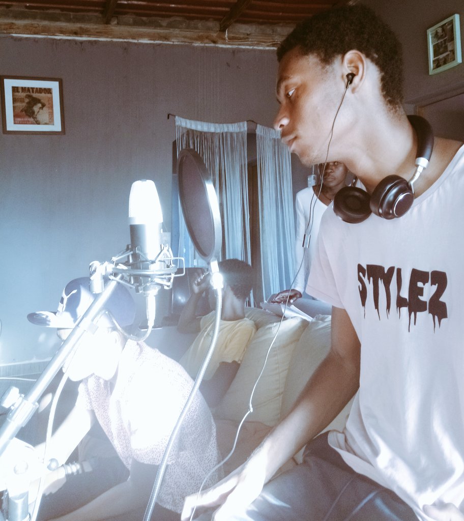 QuuteeForever's tweet photo. Studio session ✨🔥🎶 https://t.co/p2CbHRl7jG