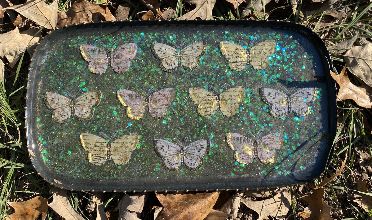 jptayyy's tweet photo. Hello loves💛 My boyfriend and I made a couple rolling trays and realized they could be used for more than just that! If you guys are interested in purchasing one with your own ideas that we can make for you, let me know and we can get one started for you! https://t.co/XC3xd7tI0g