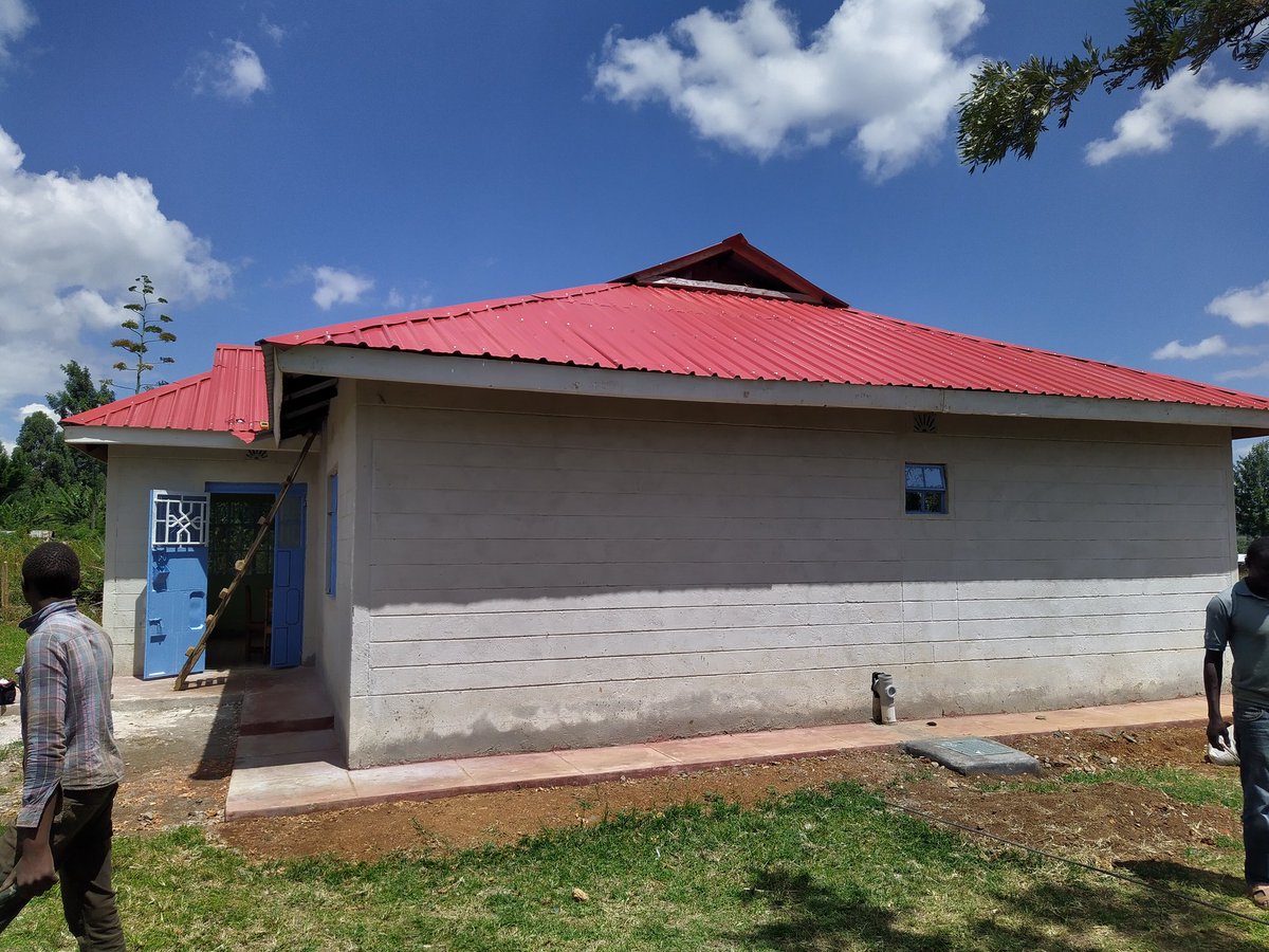 Haven& #39;t DIY& #39;ed for Sometime. Decided to do a survey for a client in Turbo. As part of the Survey, we needed to Calculate NRC & MRC for Elec Vs Solar installation to see the viability (Transformer iko mbali). That advises on the Capex (As I have said, Solar is Capex Intensive)
