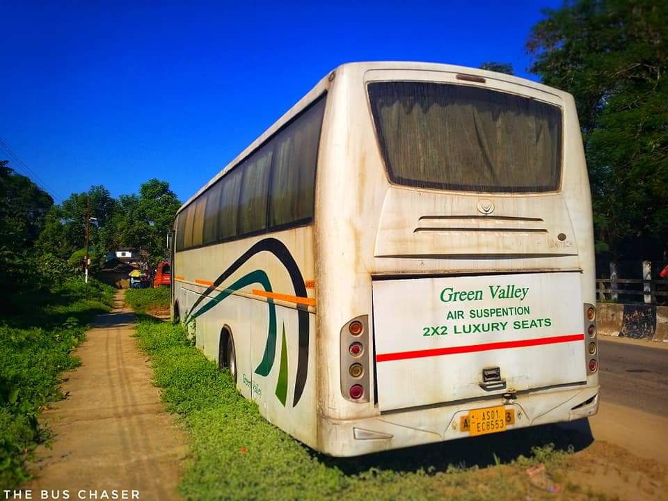 Jyotikrishnan2's tweet photo. #memories
 We used to travel Lakhimpur-Guwahati by these coachs in 2008-09.
Sad to see her now lying on roadside.
#luxuriousCoach
#AC_Coach
#Greenvalley https://t.co/NT3jVoang3