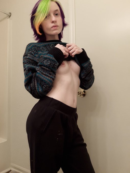 2 pic. Idk if I ever did an intro???? Doing one now ???♂?
I'm Whorror Ry
-trans man, 23, he/him/his
-Nsfw/18+