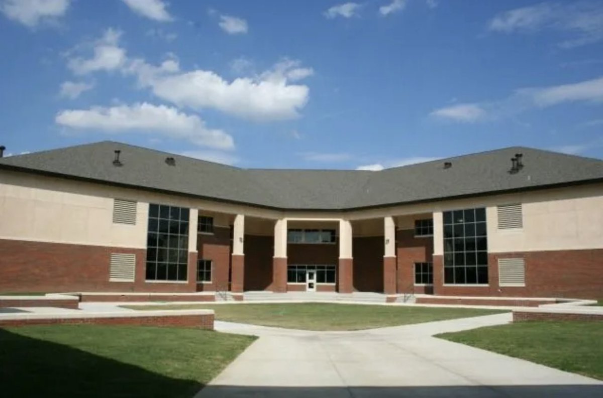 This $86 million federal courthouse bid has already been awarded. The winner: Payne Design Group, a three-person firm with no federal contract history. The firm mostly designs churches and schools. "God gives each of us a gift," the firm's site reads.  https://bloom.bg/32Bg6qQ&nbsp;