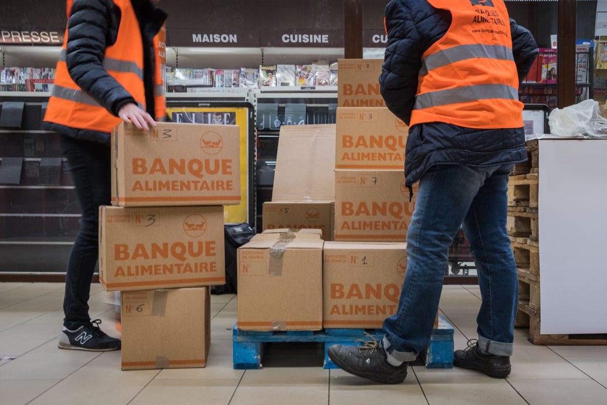 BanquesAlim's tweet photo. 🗓️ #CollecteNationale J-15
24 M de repas sont en jeu pour la Collecte Nationale des @BanquesAlim les 27, 28 et 29 novembre.
Participez à ce w-end de solidarité, rejoignez les #GiletsOrange :
- @ReserveCivique : https://t.co/piMC0p9kRe
- Appli Collecte : https://t.co/dMmKzVS9c7 https://t.co/I6usHcP9fH