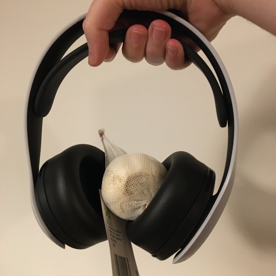 The Sony Pulse 3D Wireless headset can be used as a means to transport garlic  #PS5  