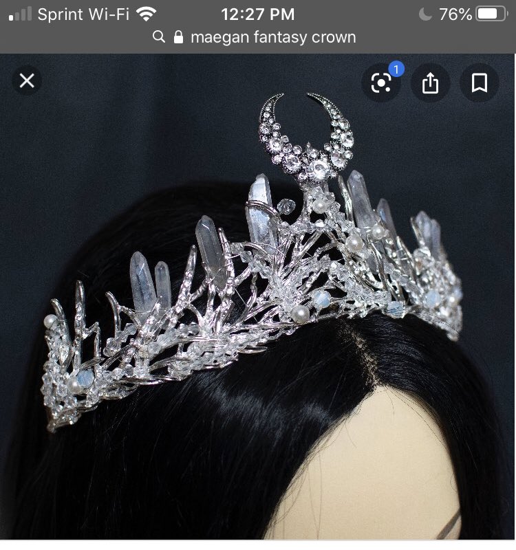 MMaegam's tweet photo. I’m not mad 😅👑👗🗡 https://t.co/WS6Cl96WGo